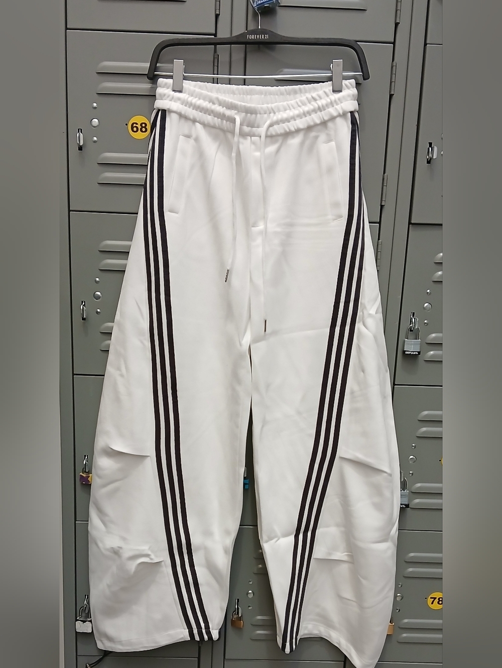 New! Flooo Loose Wide Leg Striped White W/Black Barrel Sweats Size M - Picture 2 of 8